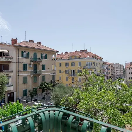 Pape Apartament Split