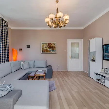 Pape Apartament Split