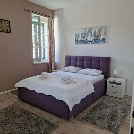 Pape Apartament *