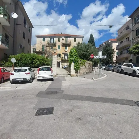 Pape Διαμέρισμα Σπλιτ